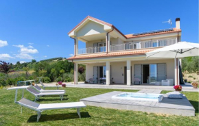 4 Bedroom Stunning Home In Appignano Del Tronto